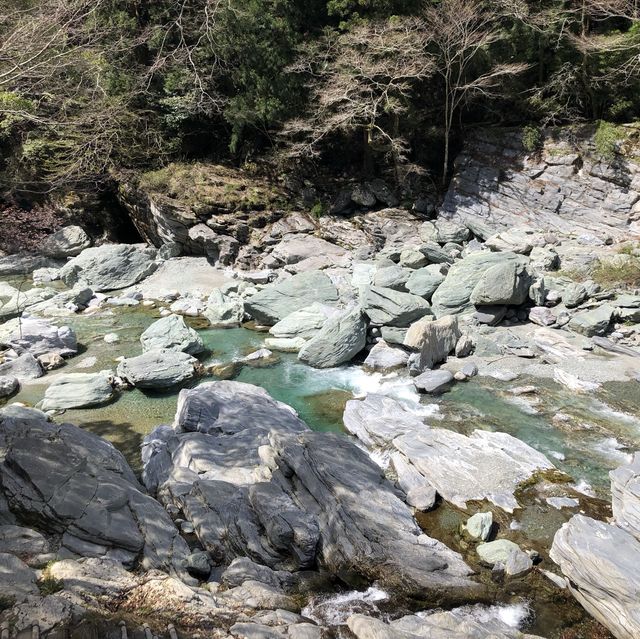 徳島県の秘境にある『琵琶の滝』
