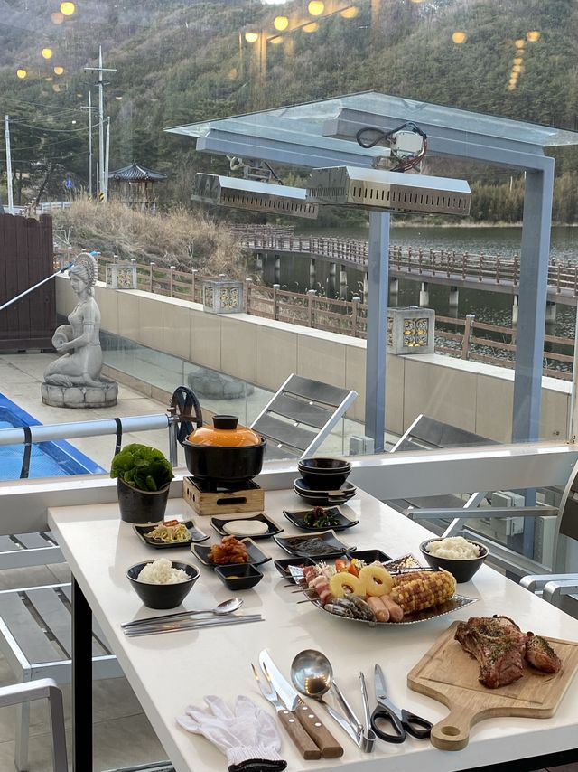 전남 장성 축령산 편백나무 숲과 저수지가 보이는 감성 풀빌라