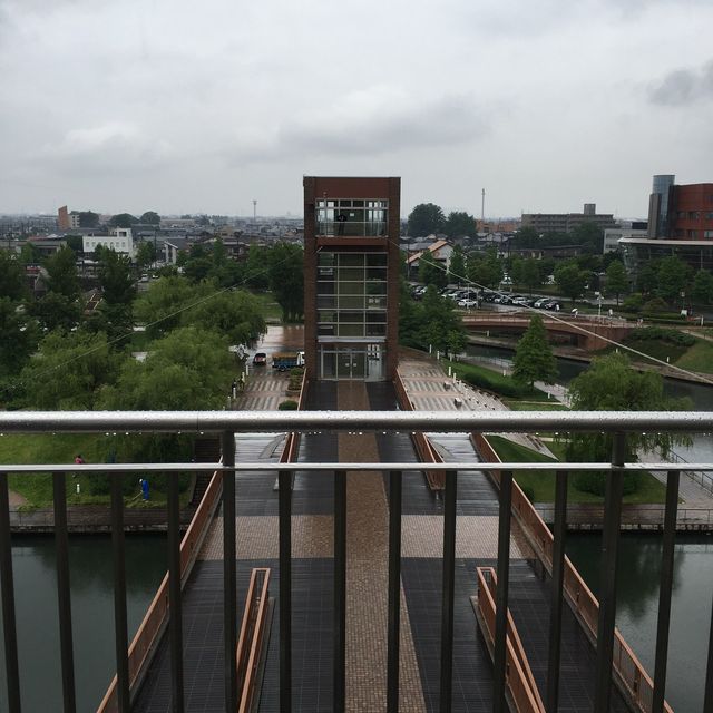 ☕️ 坐在最美的星巴克看富岩運河歷史 — 富岩運河環水公園