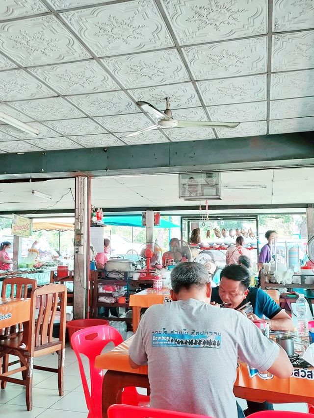 ก๋วยเตี๋ยวไก่ ศิษย์นายหยา กําแพงเพชร