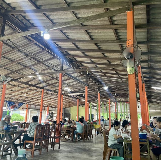 ร้านโฉมงาม ซีฟู้ด หาดแหลมสิงห์ 🦐