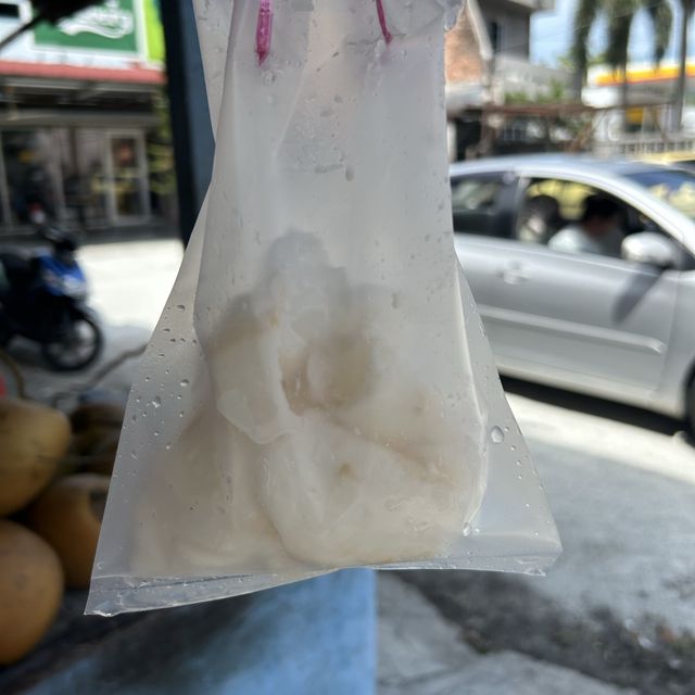 炎熱的天氣就是要喝椰子水