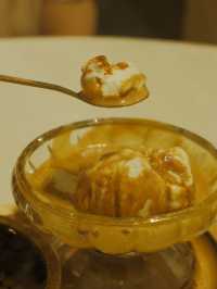 白色和風Cafe，外脆內軟的軟殼蟹意粉 