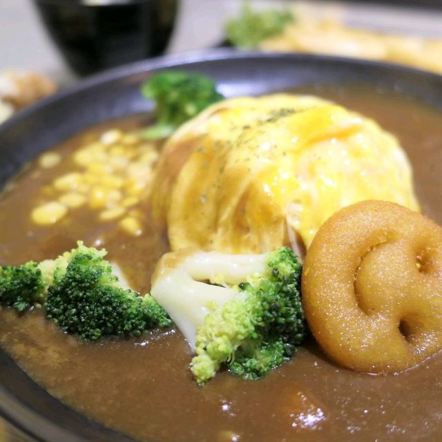 貓奴必來!新店咖哩—迎食流咖哩/蓋飯/歐姆蛋，平價美味，免費加醬加飯一次