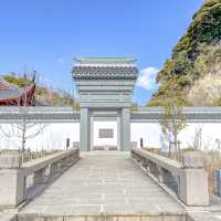 上海友好園とほとりの梅の花