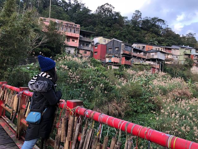 菁桐情人橋上