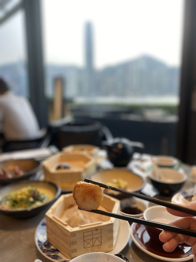 飽覽維港景色 享受特色中菜