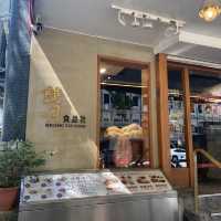 《台北》雙月食品社 青島店！