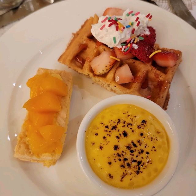 比想像中🤔好👍的早午自助餐😋😋😋