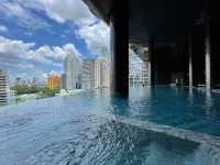 Turqoise infinity pool