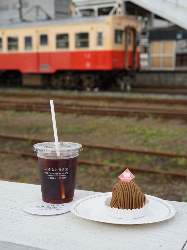 小湊鐵道が目の前のカフェ　こみなと待合室