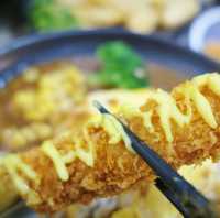 貓奴必來!新店咖哩—迎食流咖哩/蓋飯/歐姆蛋，平價美味，免費加醬加飯一次