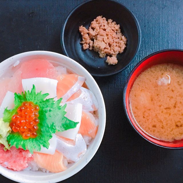 【日本 三重】尾鷲魚市場 Ototo！超新鮮生魚片海鮮蓋飯 🐟