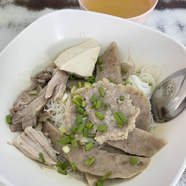 ก๋วยเตี๋ยวเอ็นเนื้อ- หมู เจ๊เจียบ