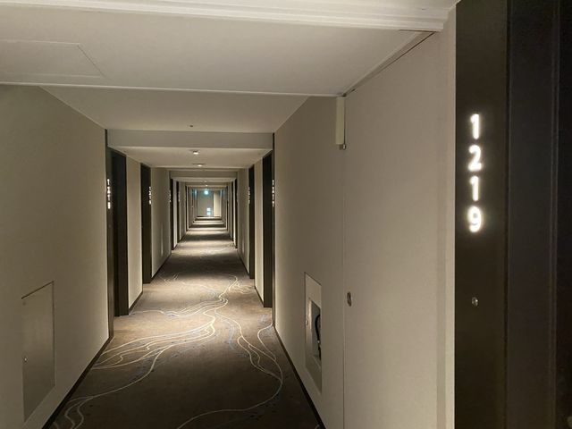 ハイビスカスがお出迎え。沖縄の高台にあるノボテル沖縄那覇