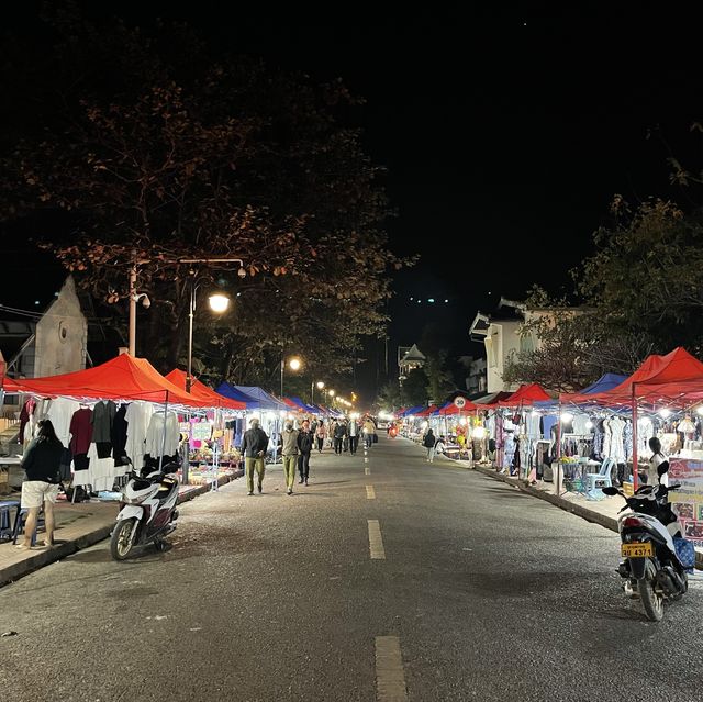ตลาดกลางคืน หลวงพระบาง