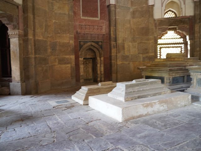 ISA khan Tomb In Delhi 