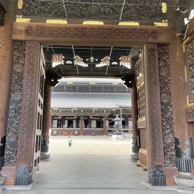 【京都府】JR京都駅に近い世界最大級の木造山門へ！