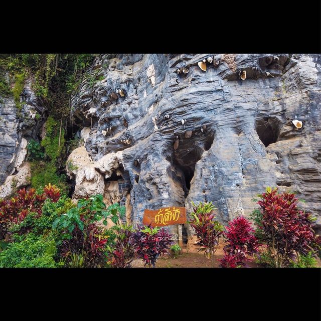 ถ้ำสีฟ้า.. Blue cave 