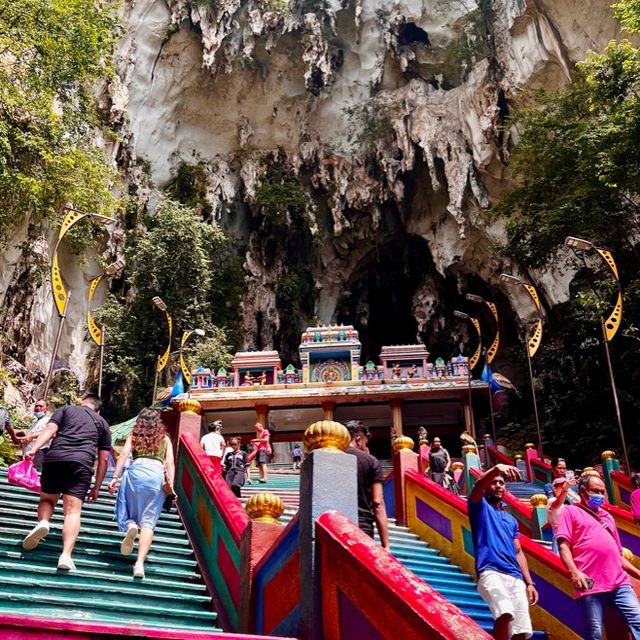 Batu Caves - a block away the Kuala Lumpur 🇲