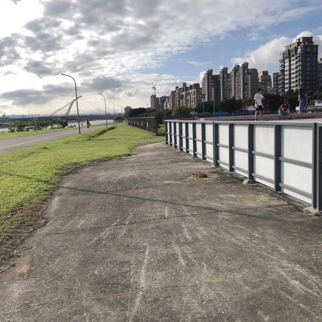 滑板遊戲好地方🛹 Meiti Hockey Rink 美堤極限公園