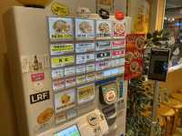 福岡空港。国内線空港内『ラーメン滑走路』で鹿児島ラーメン『Noodle Laboratory 金斗雲』に着陸✈️