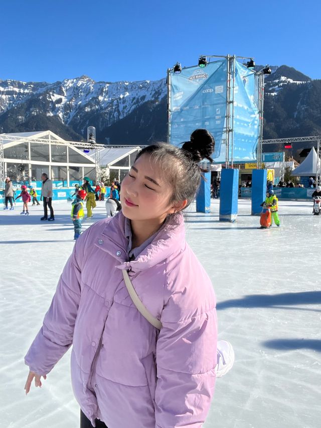 스위스의 만년설을 보면서 타는 이색 스케이트장