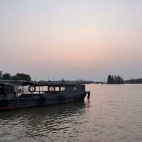 Take a boat ride to an island in Guangzhou