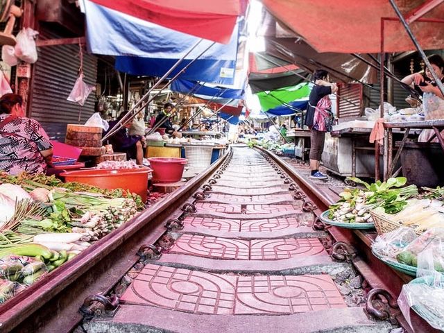 泰國景點-美功鐵路市場