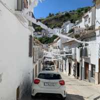 Setenil de las Bodegas สร้างบ้านใต้หินในสเปน