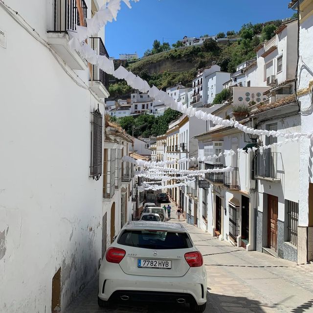 Setenil de las Bodegas สร้างบ้านใต้หินในสเปน
