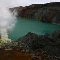 World's largest acid lake