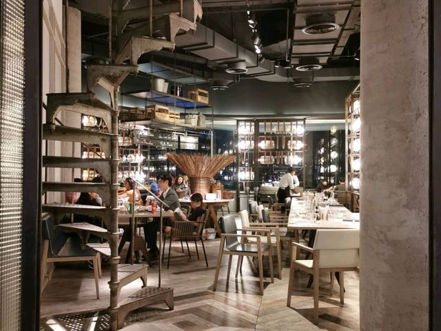 ร้านอาหาร​ บรรยากาศ​ดี​ พร้อมวิวสวยๆ