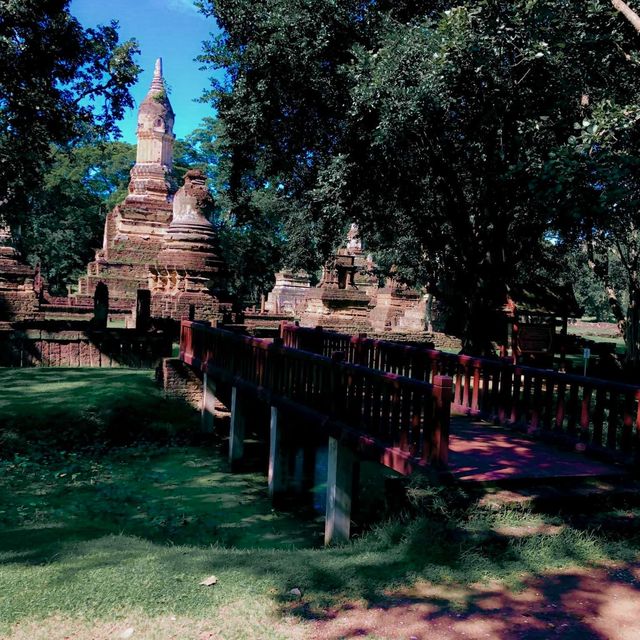 เที่ยวชมอุทยานประวัติศาสตร์ศรีสัชนาลัย