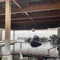 自家源泉の温泉櫓からの湯気も迫力！老舗温泉旅館の和モダンを堪能❤️