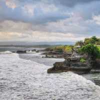 Tanah Lot วัดริมทะเล 🌅 ที่บาหลี 
