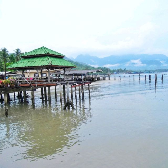 สลักเพชรซีฟู้ดแอนด์รีสอร์ท