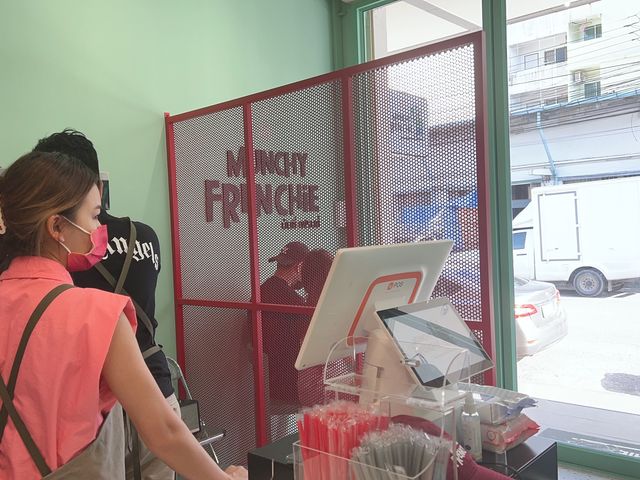 munchy frenchie ร้านไอศครีม
