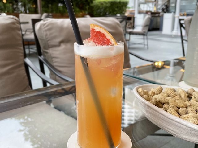 Bars for drinks and tipples at Raffles Hotel