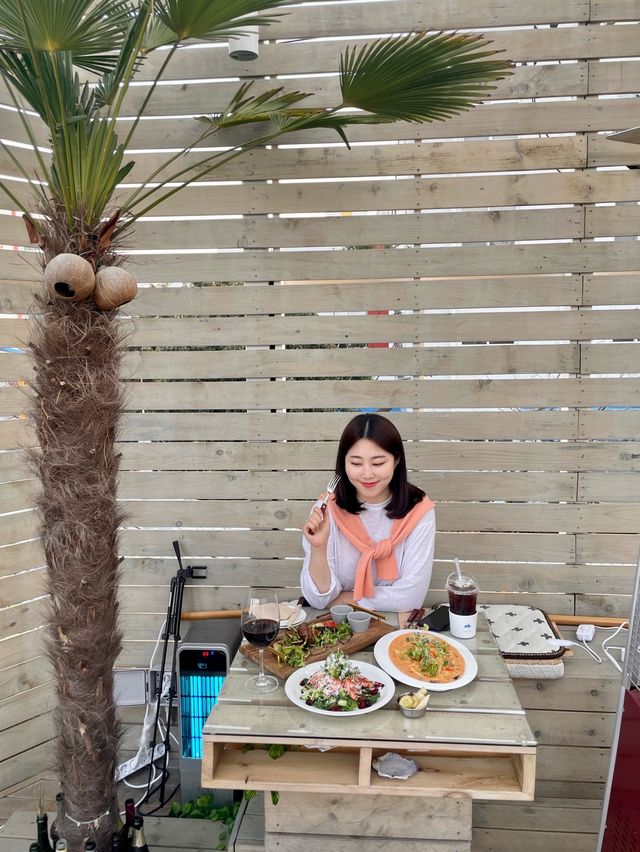 광안리를 한눈에 볼 수 있는 ‘아일드블루’ 카페