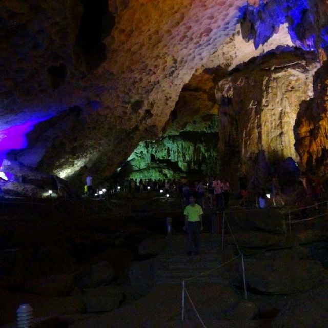 Sung Sot(Surprise) Cave @ Ha Long Bay