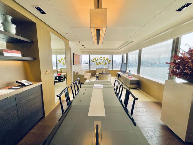一起感受GrandHyatt君悦酒店維港180度套房是怎樣的！
