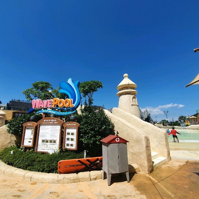 스릴 넘치는 슬라이드가 있는 신화워터파크!