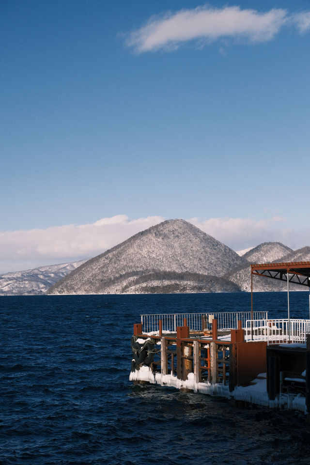 Hokkaido Lake Toya Onsen Hotel ♨️ Naonofu, a hot spring hotel overlooking snow-capped mountains and lakes.