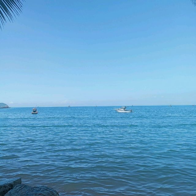 🏖หาดบางเสร่ ถ้าใจเซไปทะเลก็ได้นะ