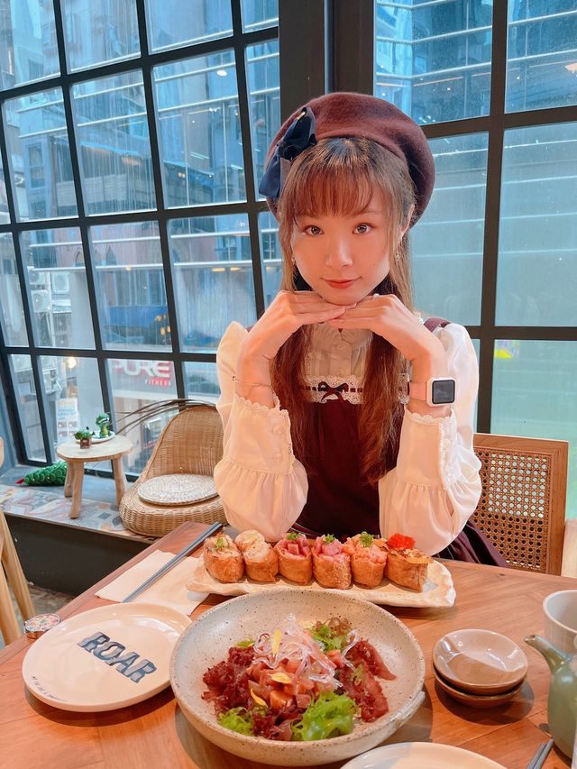 主打腐皮壽司的恐龍主題餐廳