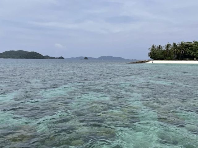 ตราดก็มีทะเลแหวกด้วยนะ สวยมาก💦