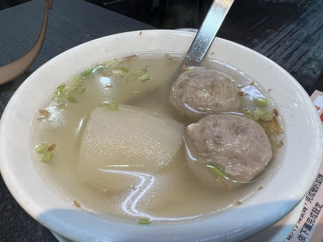 鬍鬚張｜根本我家廚房，蹄膀+魯肉便當+貢完湯超好喝😋