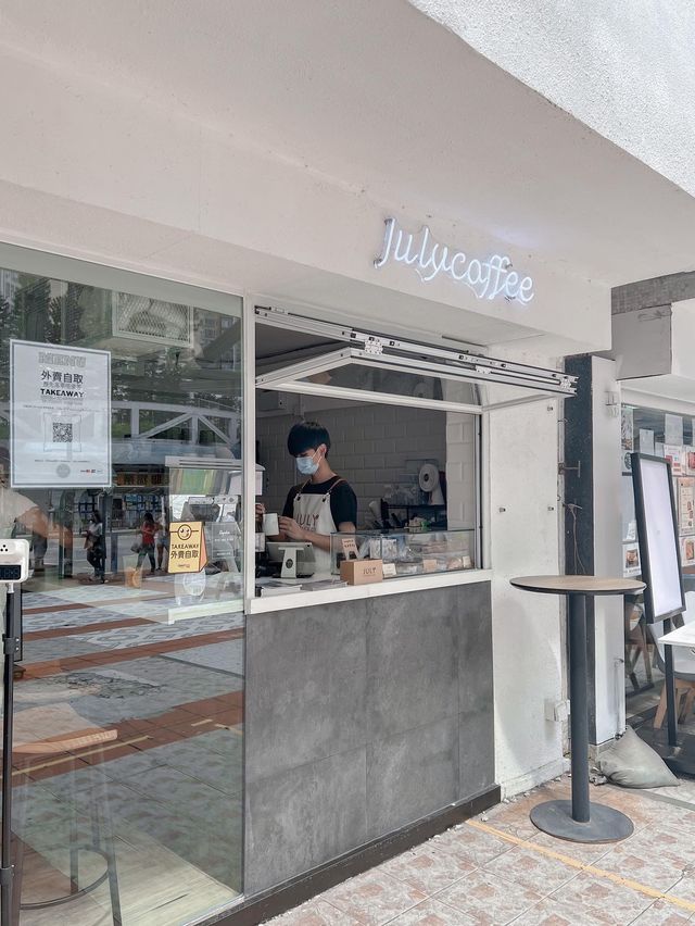 深井木系質感白色咖啡小店！