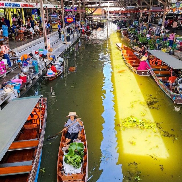 FLOATING MARKET